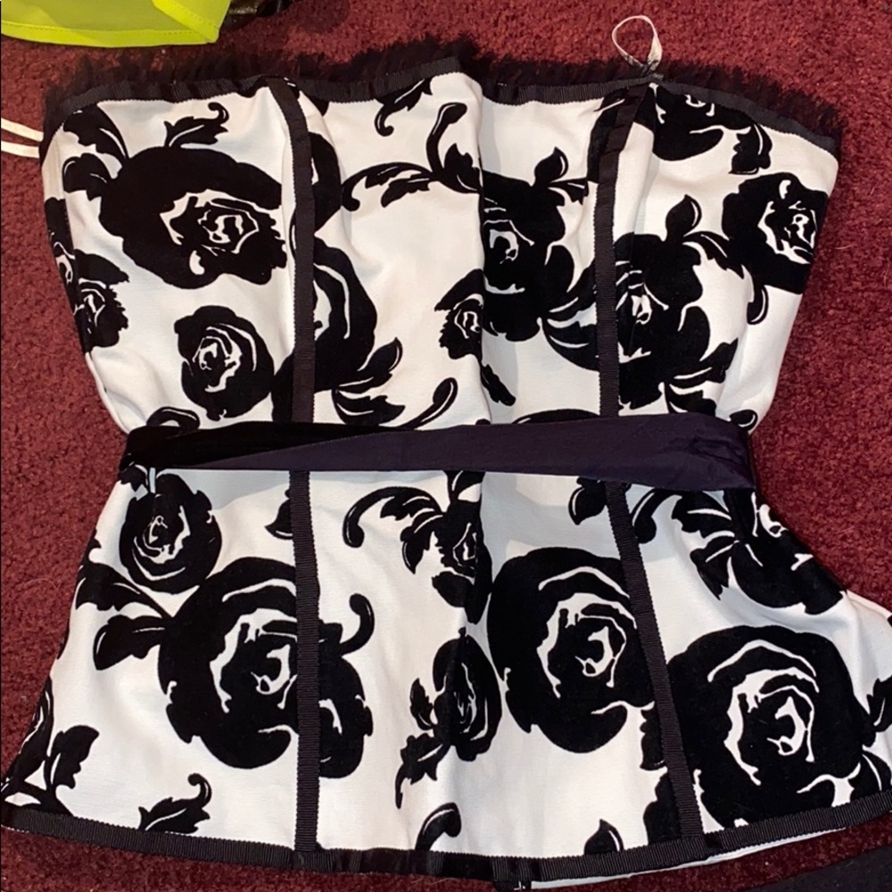 Corset top - fancy! Has attachable straps !